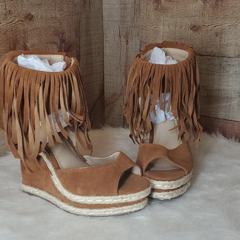 Mark Fringe Wedges